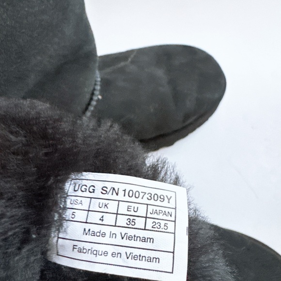 UGG Women's Black Shearling Boots size 5-6 - Picture 7 of 7